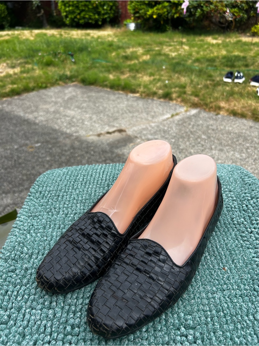 Trotters Loafers Woven Women’s Black Leather Almond Toe Slip On Shoes Size 9.5N